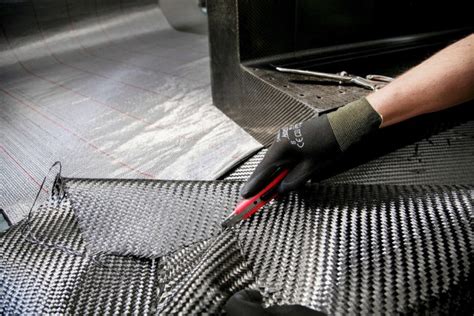  Fibra de Carbono: Revolucionando la Fabricación Aeroespacial y Automotriz!